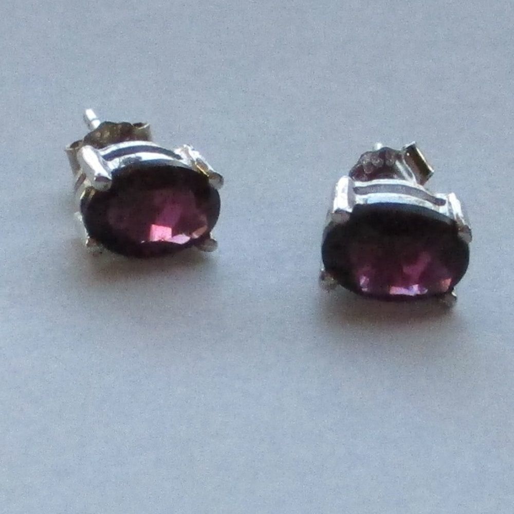 𝅺2.00 CT GARNET PLATINUM/STERLING SILVER EARRINGS